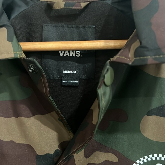 Vans green camo windbreaker size medium - Picture 3 of 4